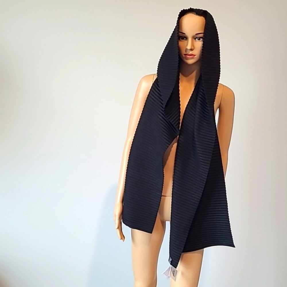 DESIGN STOCKHOLM HOUSE HOODED SCARF - Picture 2 of 11